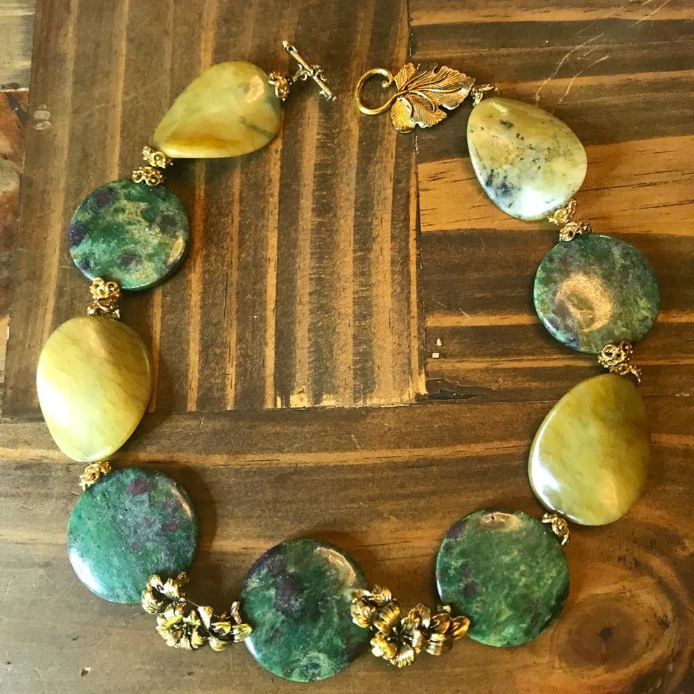 VTG - Natural yellow Jadeite and Ruby Zoisite
